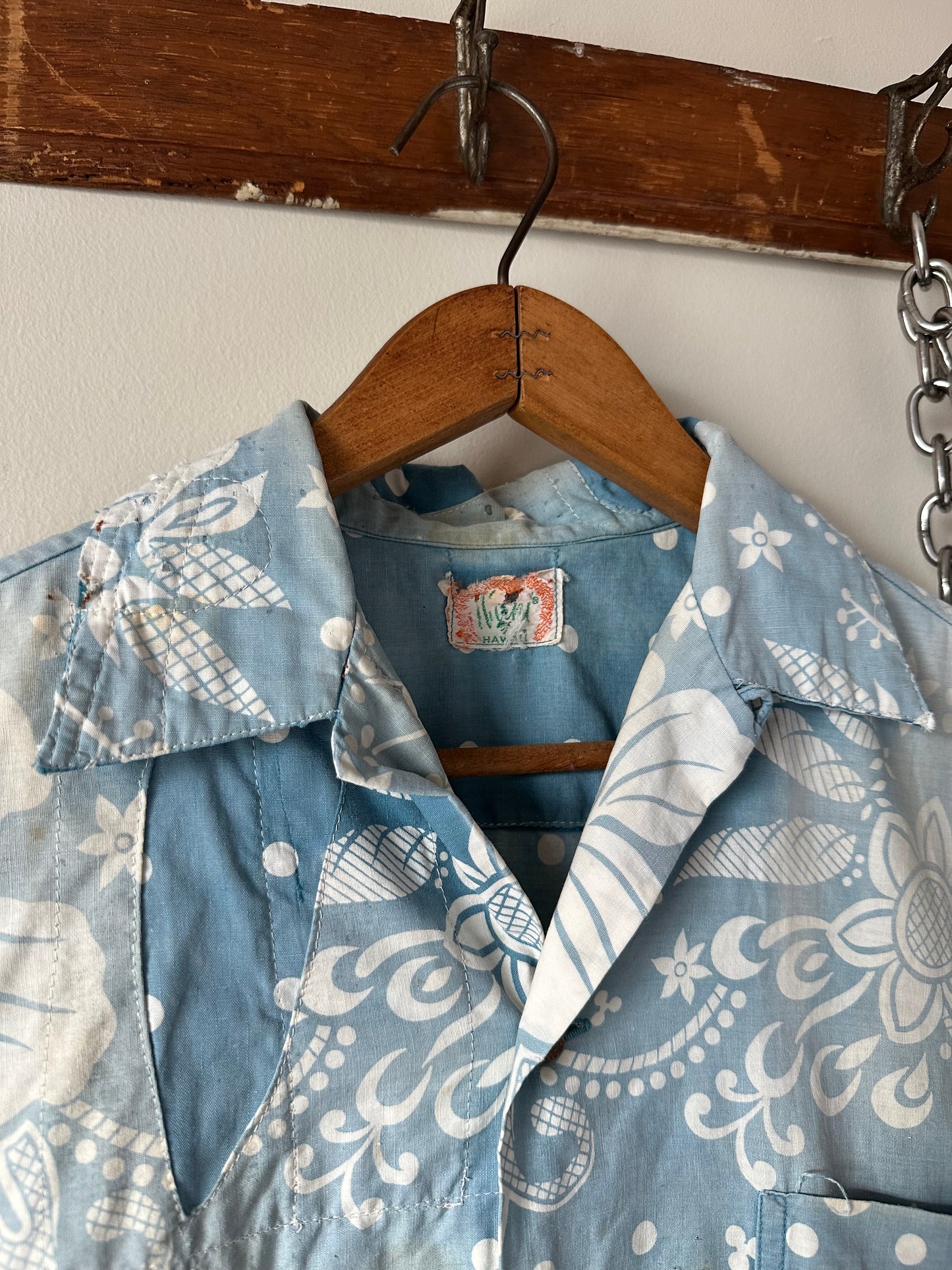 1940s thrashed and repaired hawaiian button up (22x26)
