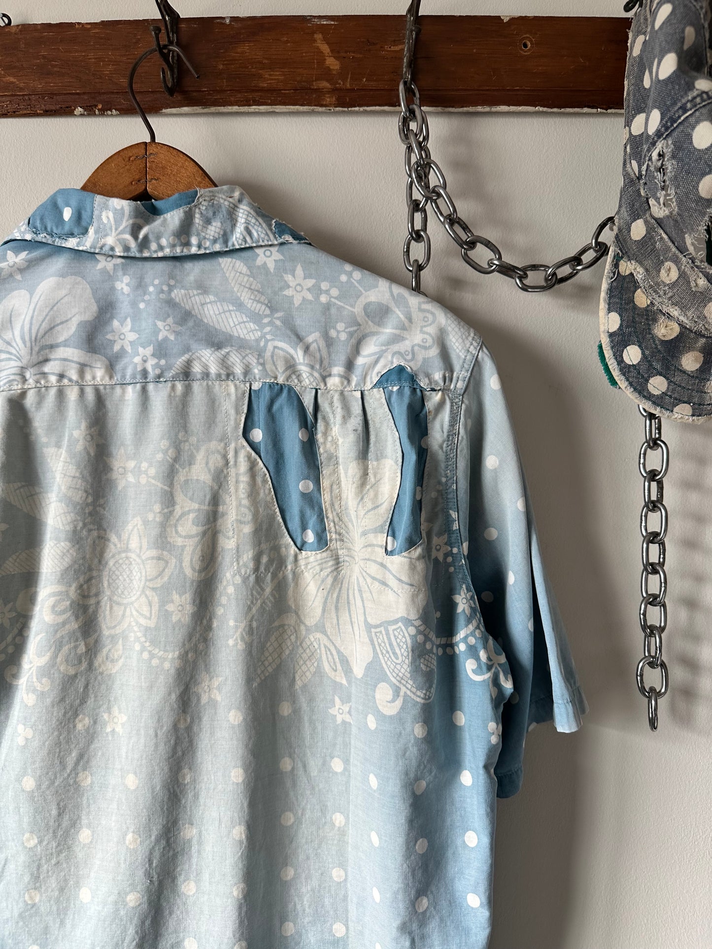 1940s thrashed and repaired hawaiian button up (22x26)